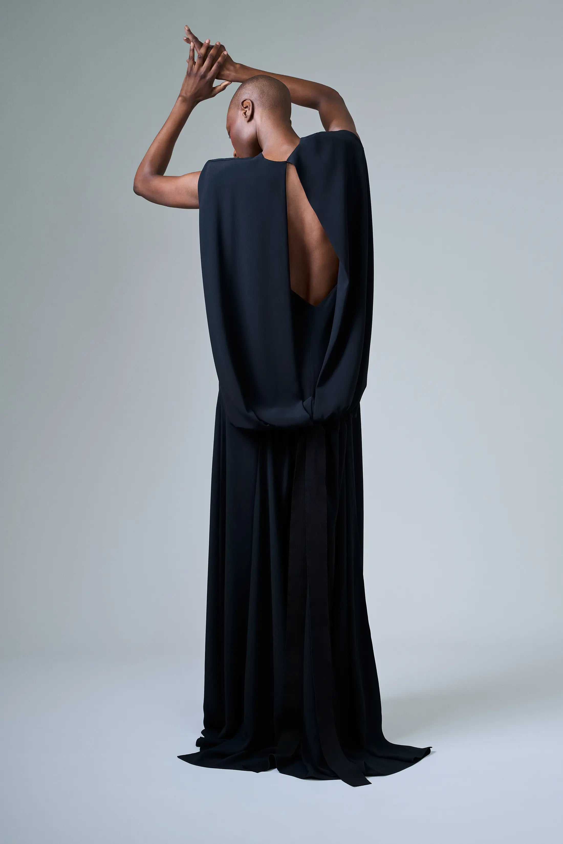 ROBE LONGUE EN CRÊPE ENVERS SATIN